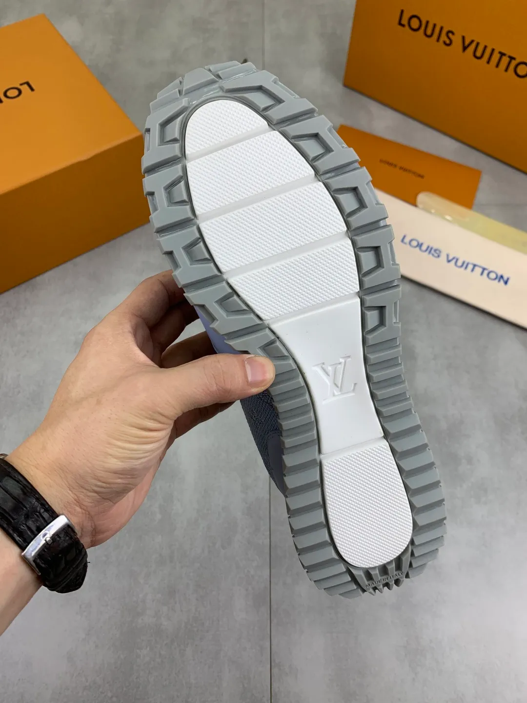 Men's men's shoes 💰P680 new style 💶[LOUIS VUITTON] (original order) new style 🍀LV Louis Vuitton * - top version of LV classic trendy shoes! Made of imported original cowhide and water-dyed cowhide lining. The latest original wear-resistant rubber combination outsole! High quality products! Multiple colors available, code number: 38-44 (45 46 customized)